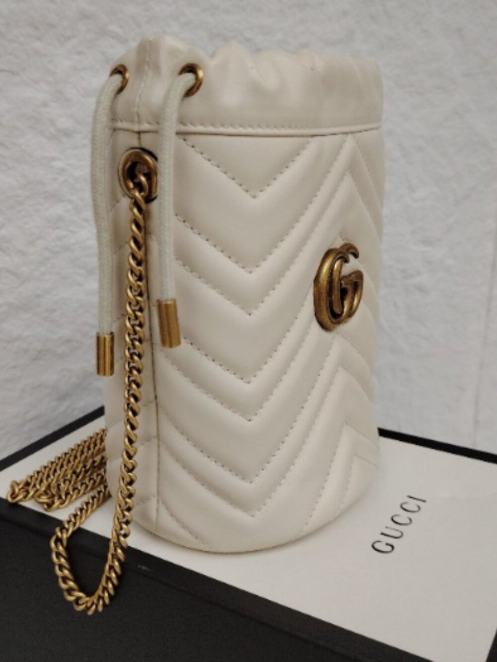 NWT, GUCCI Marmont mini cylindrical white wavy leather - Picture 3 of 6